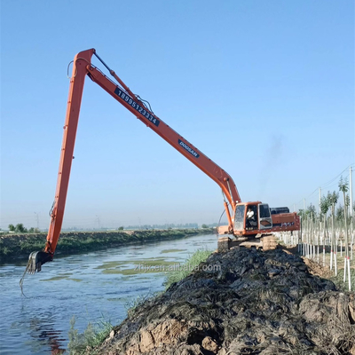 Wysięgnik koparki i pogłębiarka portowa przeznaczona do pogłębiania rzek